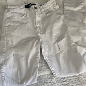 White Ripped Skinny Jeans (will wash clothes to get them fresh & wrinkles out)!